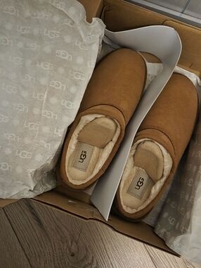 UGG WOMENS CLASSIC SLIPPER